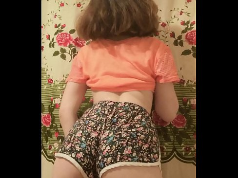 ❤️ La joven sexy hace un striptease grabando sus calzoncillos en la cámara Video de porno en es.redpornpictures.ru ❌️