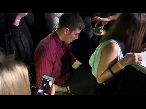 ❤️ Sexo real en una discoteca rusa. Chica rusa de 18 años en el ano y la vagina follada en un club nocturno Video de porno en es.redpornpictures.ru ❌️